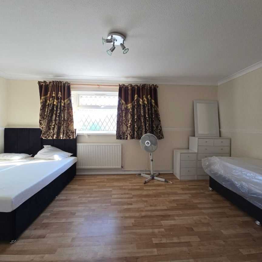 Pentland Road, SL2, Slough - Photo 1