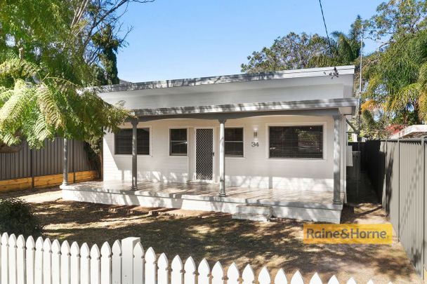 4 BEDROOM FAMILY HOME - Photo 1