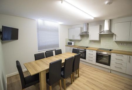 8 bedroom townhouse to rent - Photo 2