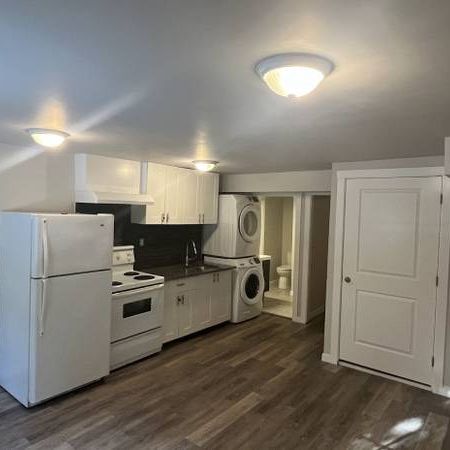 2-Bedroom Basement Suite In Whiterock - Photo 1