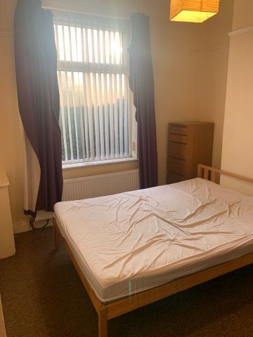 Room in a Shared House, Watford Avenue, M14 - Photo 4