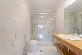 Apartamento T2 renovado para arrendar na Rua São João Bosco