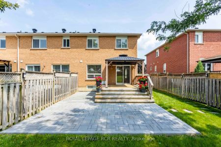 Condo Townhouse For Lease | N9256468 - Photo 2