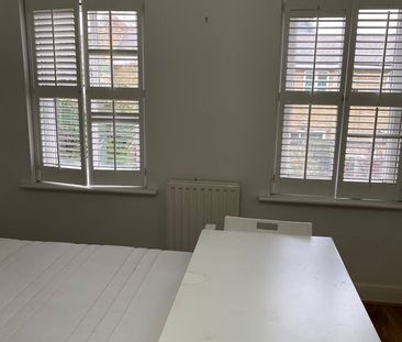 3 Bed Terraced House, Sarum Terrace, E3 - Photo 4