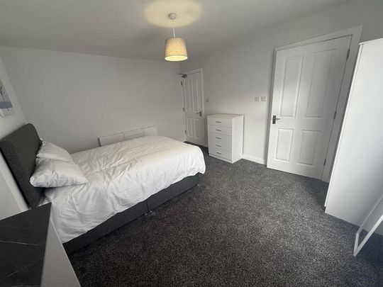 1 bedroom in a house share to rent - Photo 1