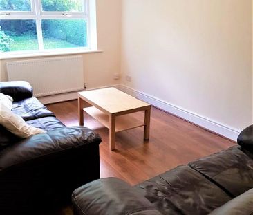 4 bedroom semi-detached house to rent - Photo 2