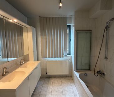 Gezellig appartement met 2 slaapkamers in centrum Meulebeke! - Photo 3