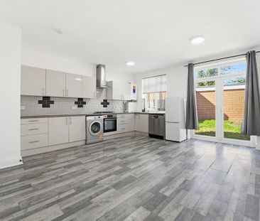 3 bedroom end of terrace house to rent - Photo 5