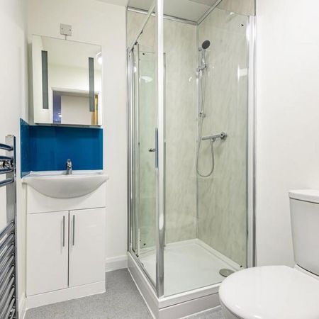 1 bedroom in a house share to rent - Photo 3
