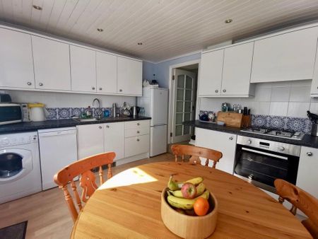 2 bedroom terraced house to rent - Photo 2