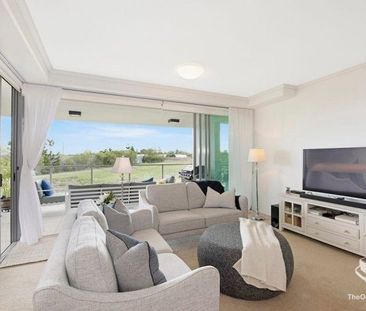 2 Bedroom 2 Bath 2 Carpark with Parkland Views! - Photo 5