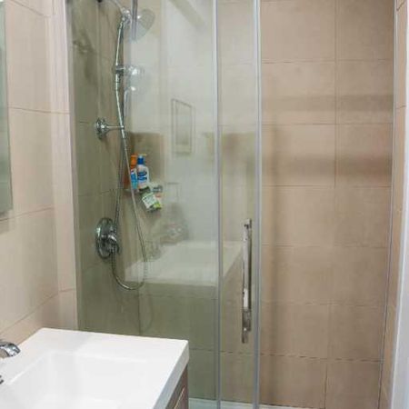 Absolutely beautiful, renovated 3.5 - Photo 3