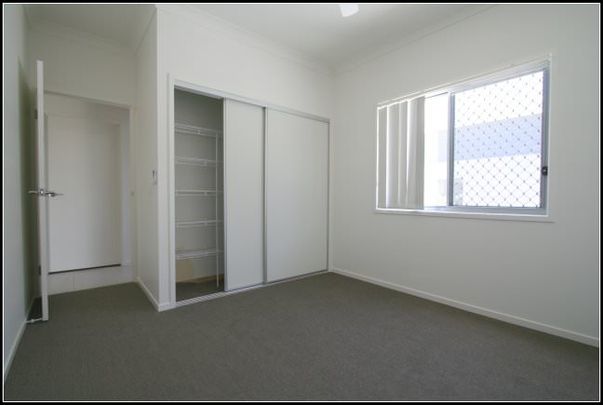 Spacious, Fully Furnished Double-Storey 2-Bedroom Townhouse - Available Now - Photo 1