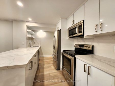 Detached Home For Lease | N8101190 - Photo 2