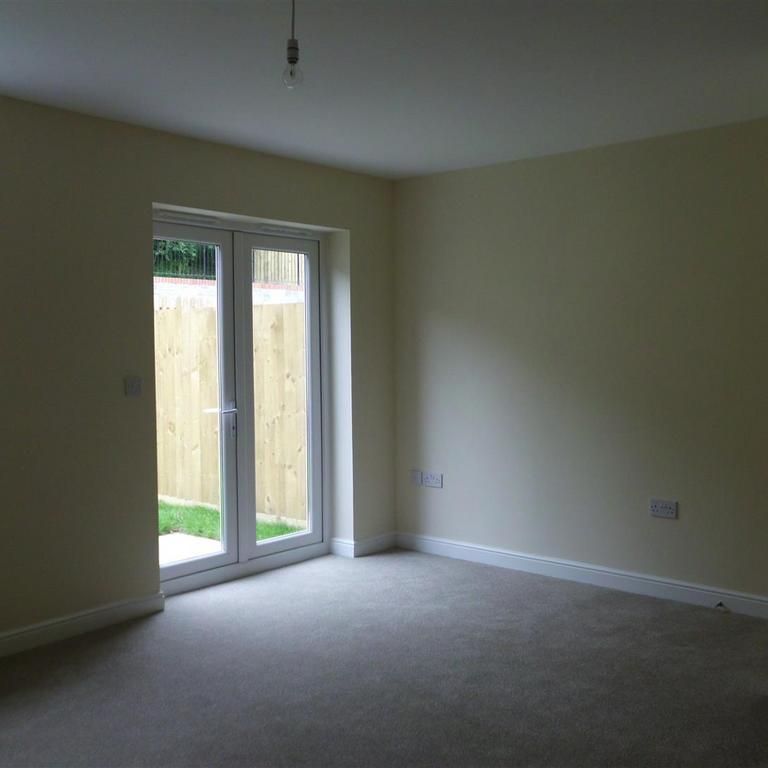 3 bedroom semi-detached house to rent - Photo 1