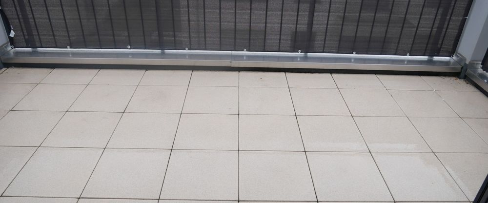 Wiesbaden-Biebrich, Neuwertige Dachgeschosswohnung mit Dachloggia, Einbauküche u ... - Photo 1