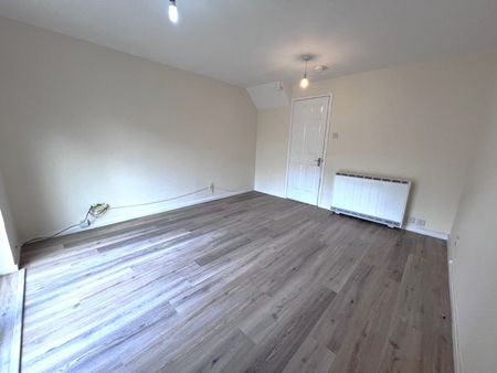 2 bedroom terraced house to rent - Photo 2