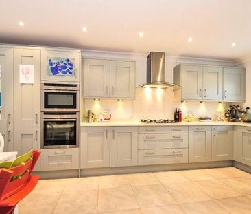 4 bedroom semi-detached house to rent - Photo 6