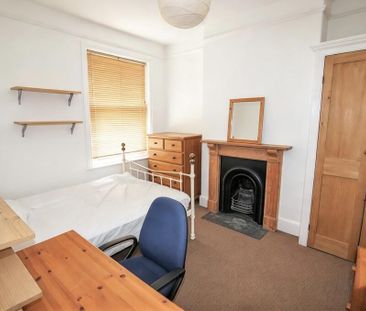 5 bedroom end of terrace house to rent - Photo 4