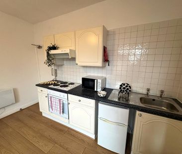 1 bedroom bedsit to rent - Photo 2