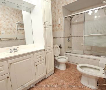 214 Fairglen Avenue #Upper - Photo 3