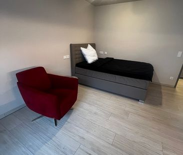 Modern möblierte Wohnung mit Balkon zum Erstbezug in Gostenhof - Photo 2