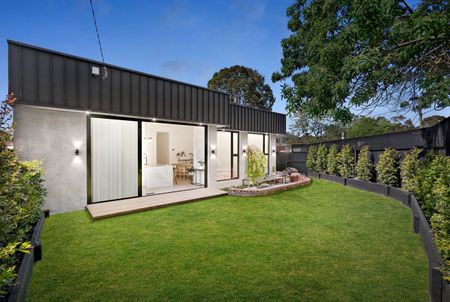 STUNNING CONTEMPORARY THREE BEDROOM HOME - Photo 2