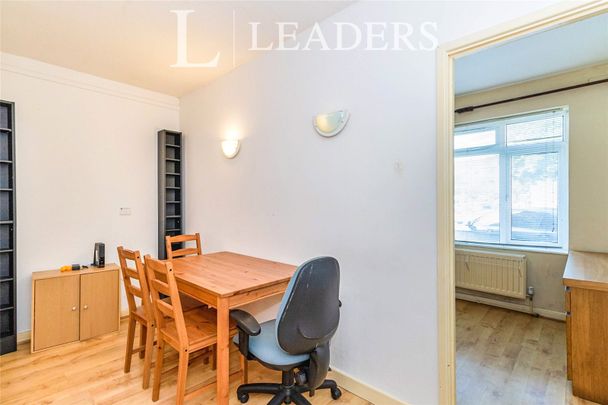 3 bedroom apartment to rent Kingsnympton Park, Kingston upon Thames, KT2 - Photo 1