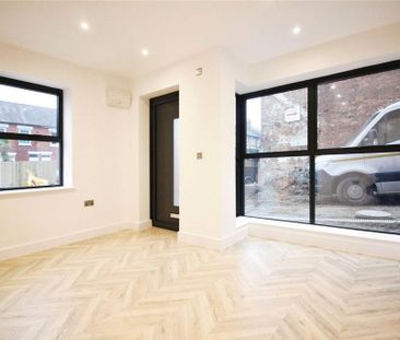 3 bedroom end of terrace house to rent - Photo 2