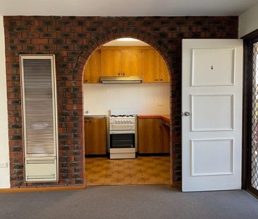 Low-Maintenance One-Bedroom Unit in Quiet Location - Photo 3