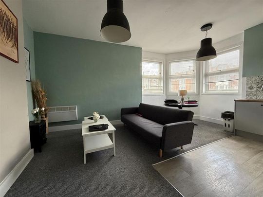 5 bedroom maisonette to rent - Photo 1