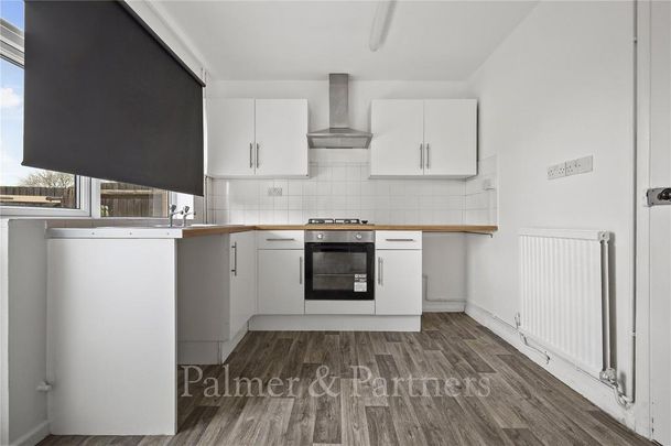 3 bedroom end of terrace house to rent - Photo 1