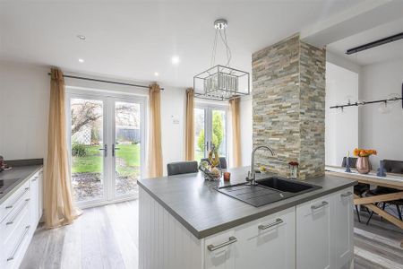 4 bedroom semi-detached house to rent - Photo 5