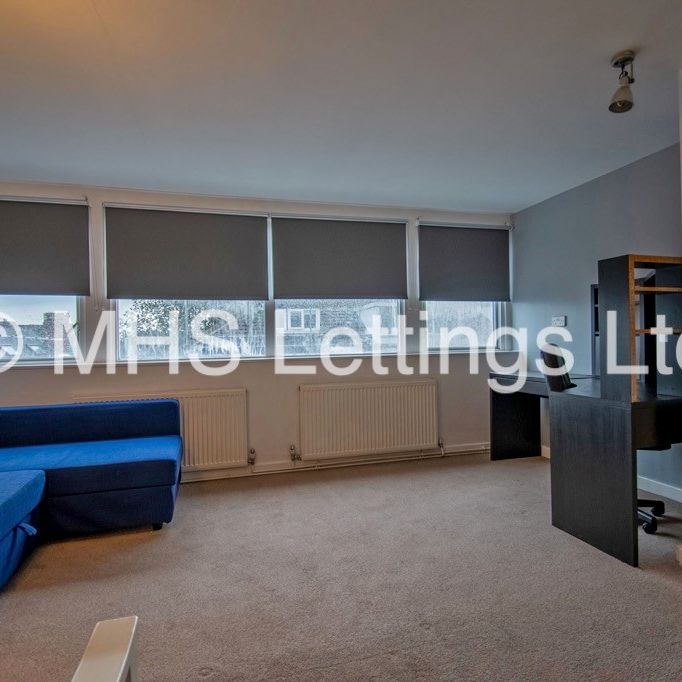 2 Bedroom Mid Terraced House for rent in Knowle Grove - Photo 1