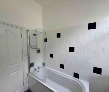 3 bedroom flat to rent - Photo 3