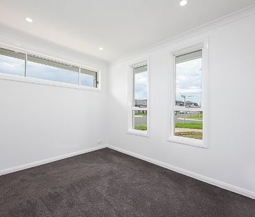 Contemporary Living - Photo 3