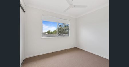 Stylish 5-Bedroom Home in Heathwood - Photo 4