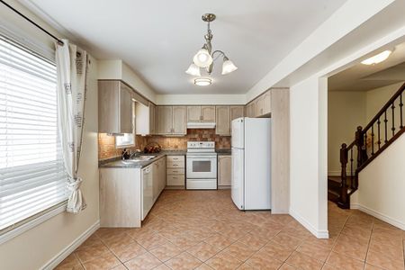 For Lease - 402 Lausanne Crescent, Waterloo, Ontario - Photo 3