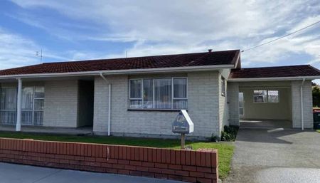 Sunshine and Space - Photo 5