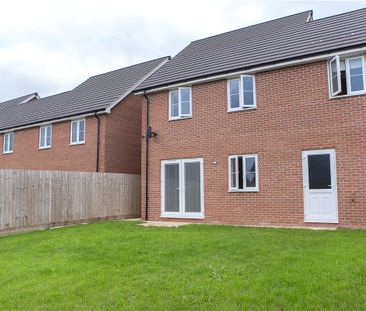 A well presented 4 bedroom semi-detached unfurnished property withi... - Photo 4