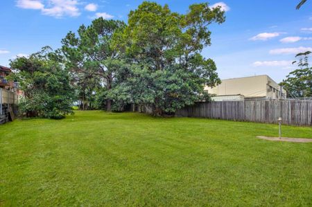 MODEST COTTAGE ON LARGE FLAT BLOCK - Photo 5