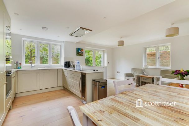3 bedroom end of terrace house to rent - Photo 1
