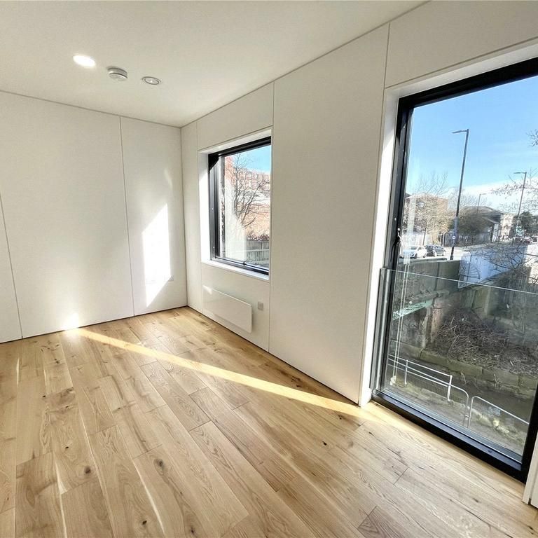 3 bedroom end of terrace house to rent - Photo 1