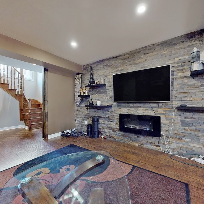 For Lease - 5861 Tenth Line, Mississauga, Ontario - Photo 1