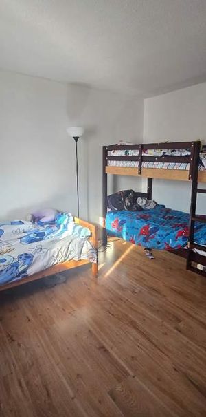 4½ à 995$ par mois (eau chaude et chauffage inclus) - Photo 1