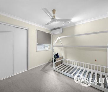 🏡Walk to Stretton State College! Family Ready Home! - Photo 5