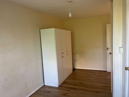 Room in a Shared Flat, Jack Cornwell St, E12 - Photo 3