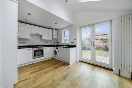 3 bedroom terraced house to rent - Photo 5