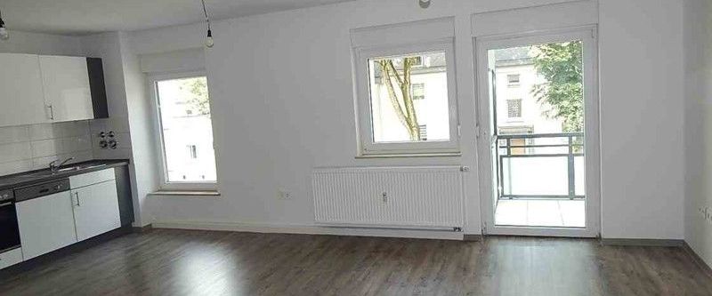Tolle Lage - Top-Ausstattung-4-Zimmer-Wohnung mit Balkon - Photo 1