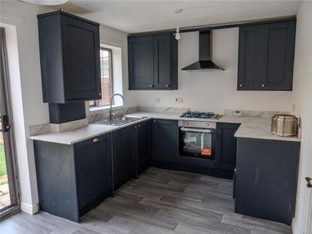 3 bedroom semi-detached house to rent - Photo 3